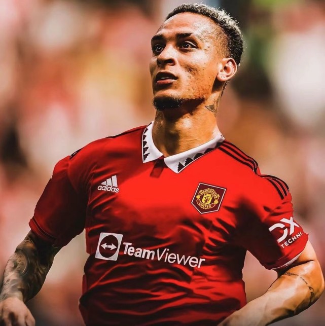 Manchester United signe l'ailier de l'AFC Ajax